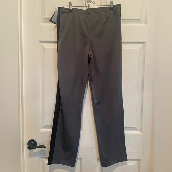 Boys Under Armour Casual Pants. - Picture 2 of 3